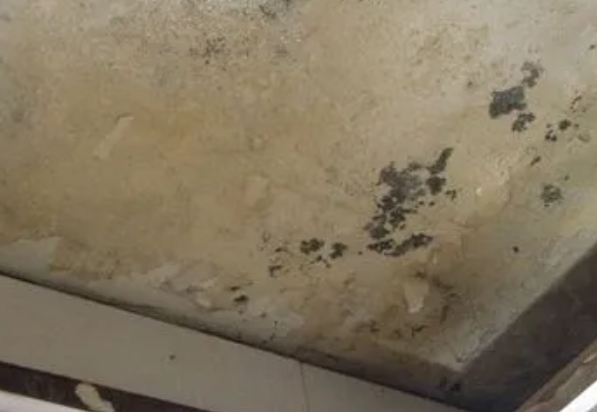 珙县阳台漏水维修公司分享下珙县卫生间渗水维修需要注意哪些问题。